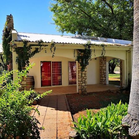 Отель Kalahari Farmhouse, Namibia Мариенталь Экстерьер фото