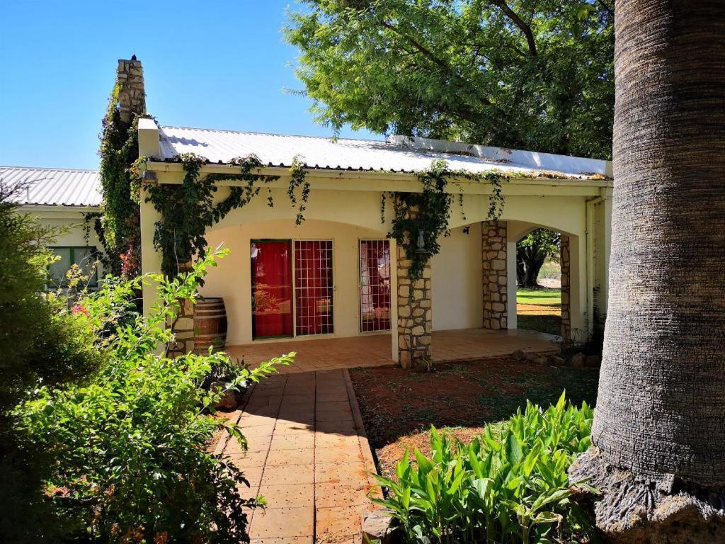 Отель Kalahari Farmhouse, Namibia Мариенталь Экстерьер фото