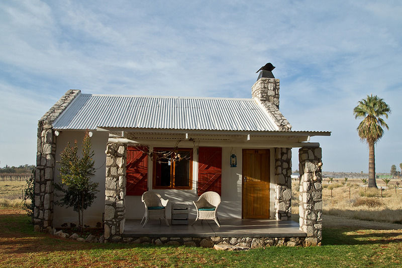 Отель Kalahari Farmhouse, Namibia Мариенталь Экстерьер фото