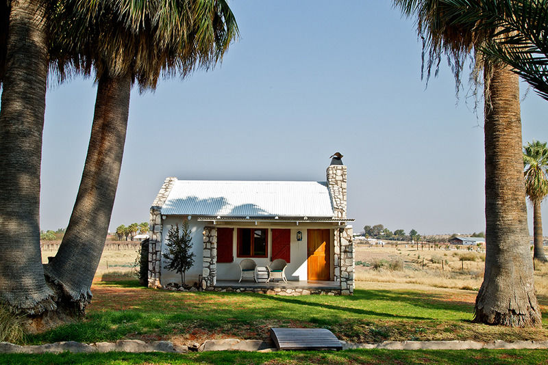 Отель Kalahari Farmhouse, Namibia Мариенталь Экстерьер фото