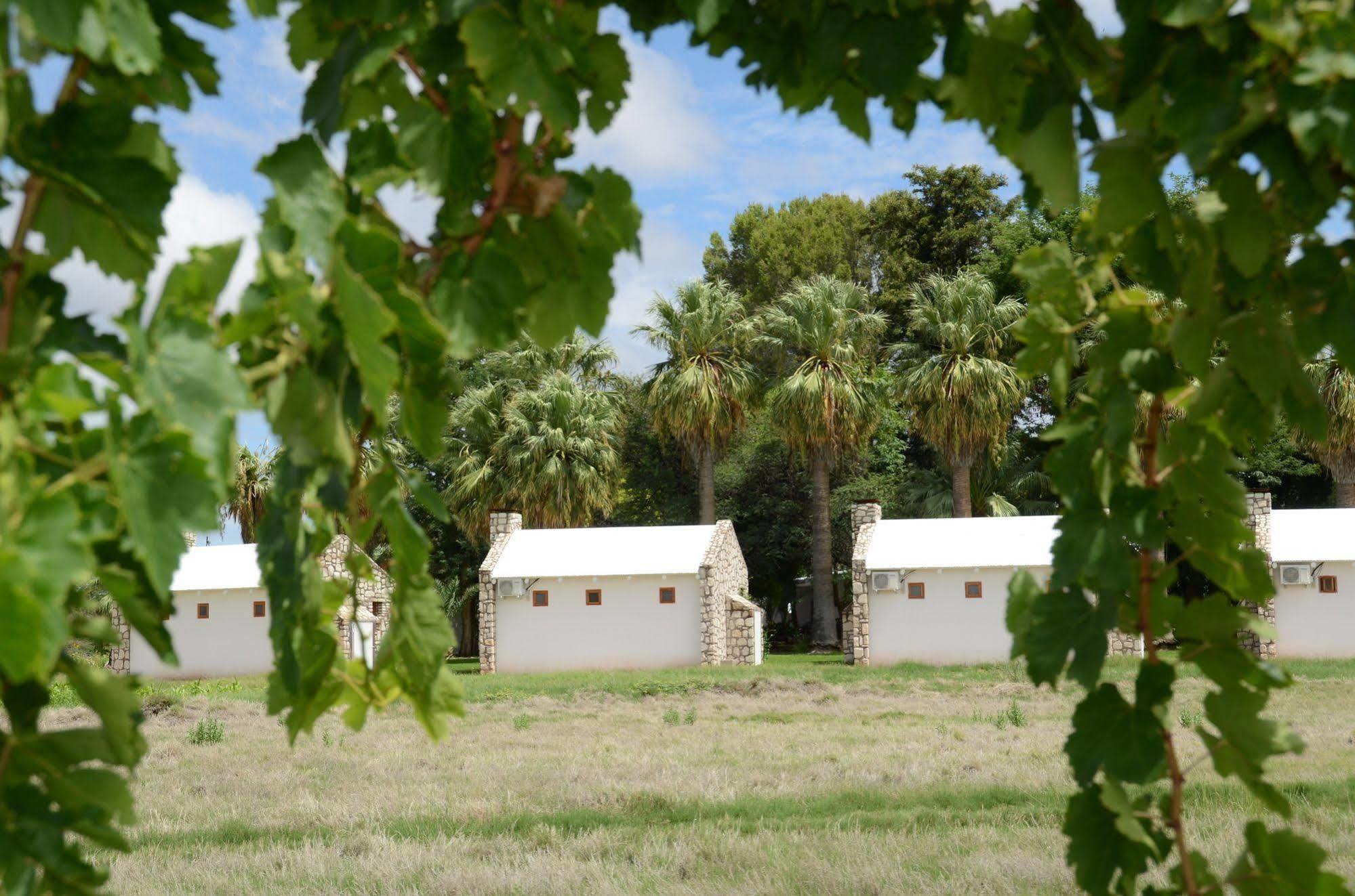 Отель Kalahari Farmhouse, Namibia Мариенталь Экстерьер фото